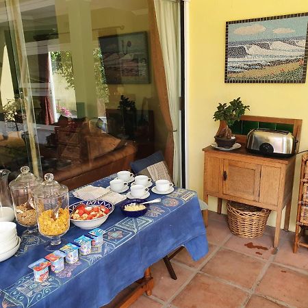 On Pinewood Guest House ケープタウン エクステリア 写真