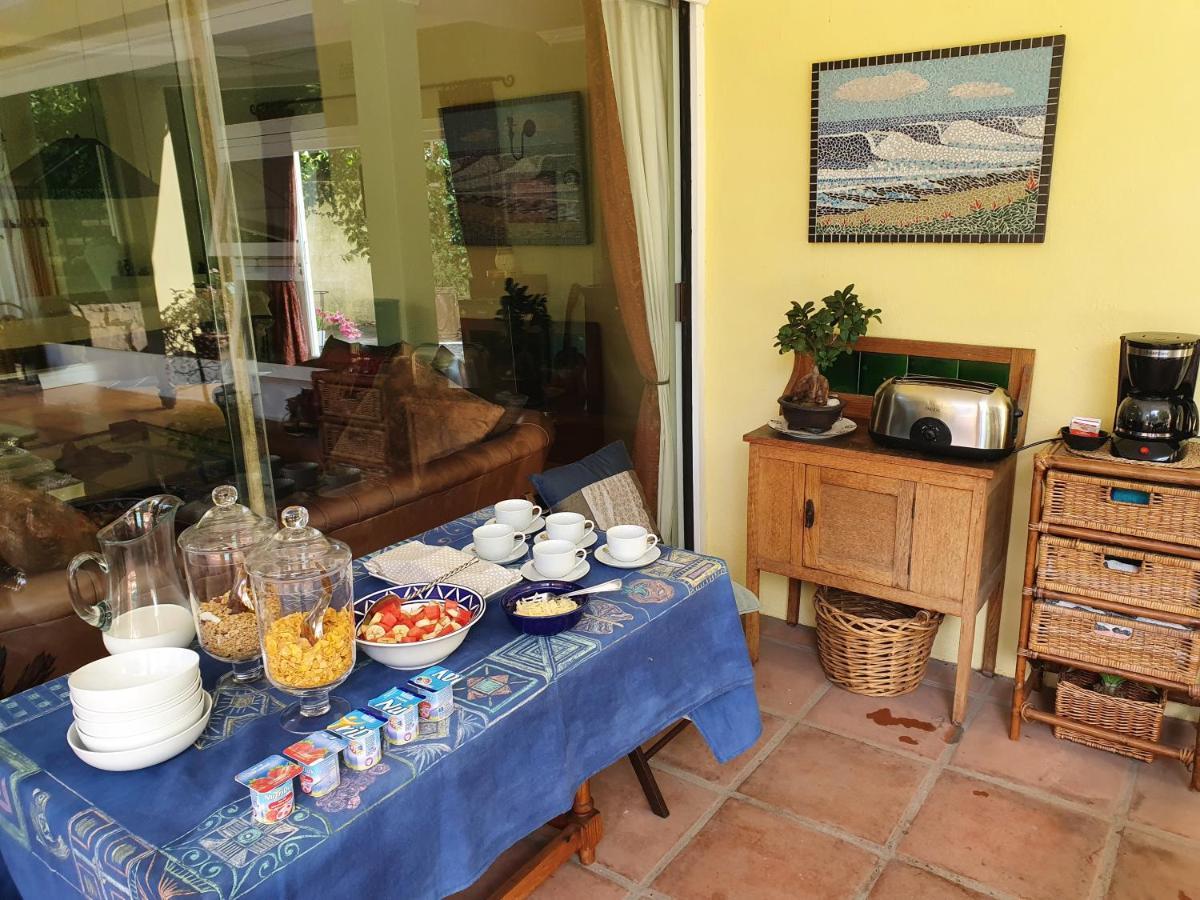 On Pinewood Guest House ケープタウン エクステリア 写真