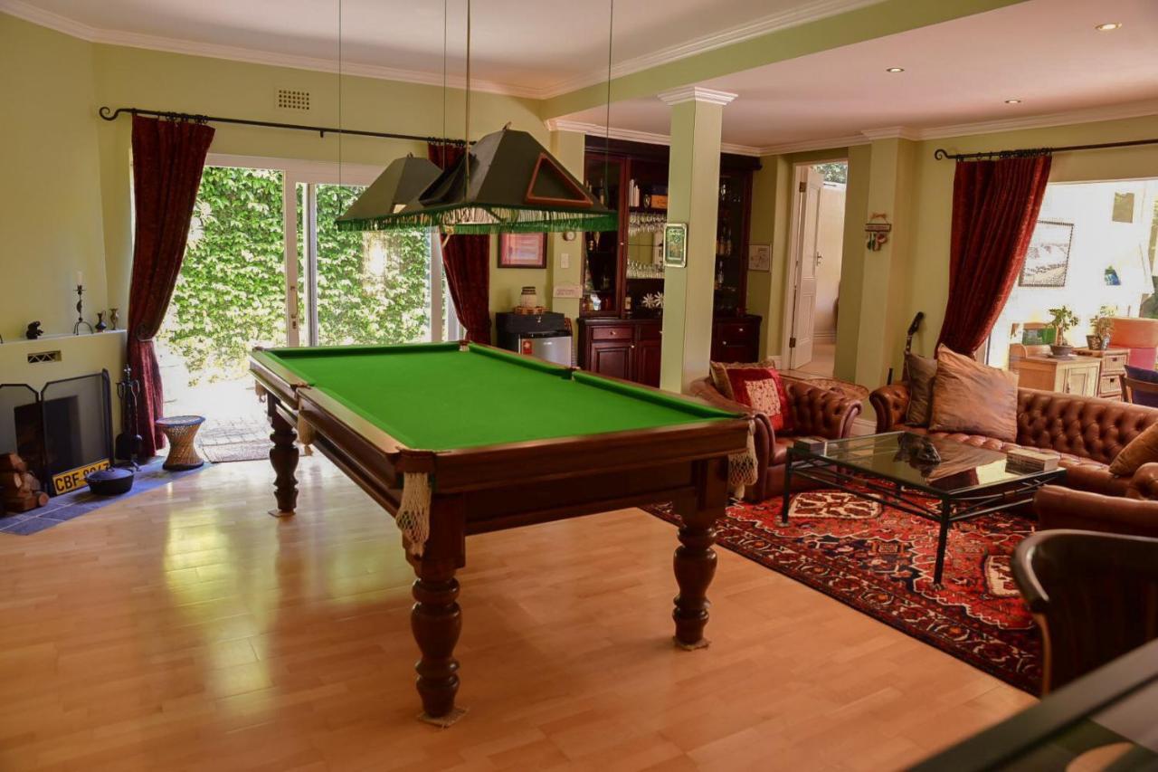 On Pinewood Guest House ケープタウン エクステリア 写真