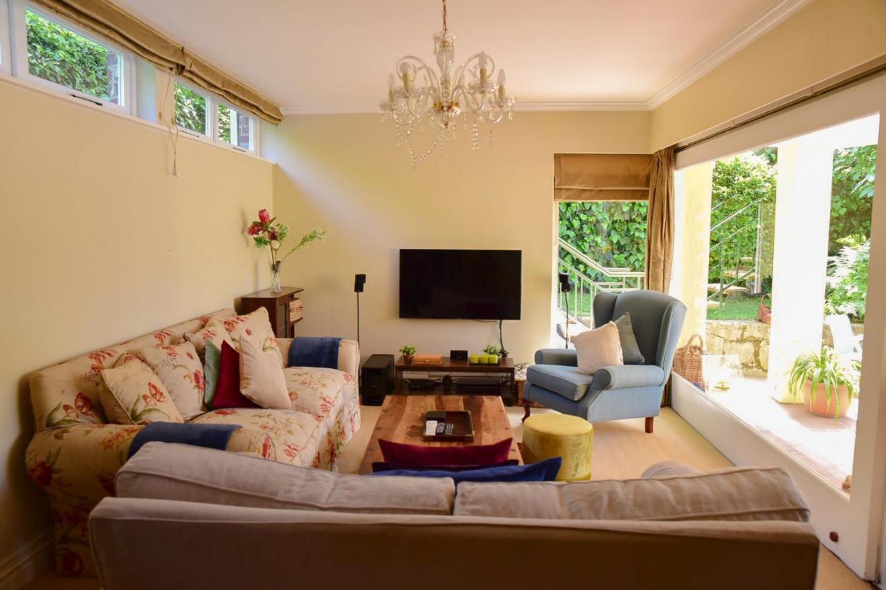 On Pinewood Guest House ケープタウン エクステリア 写真