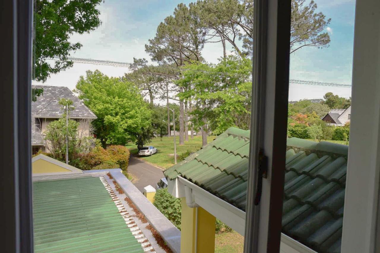 On Pinewood Guest House ケープタウン エクステリア 写真